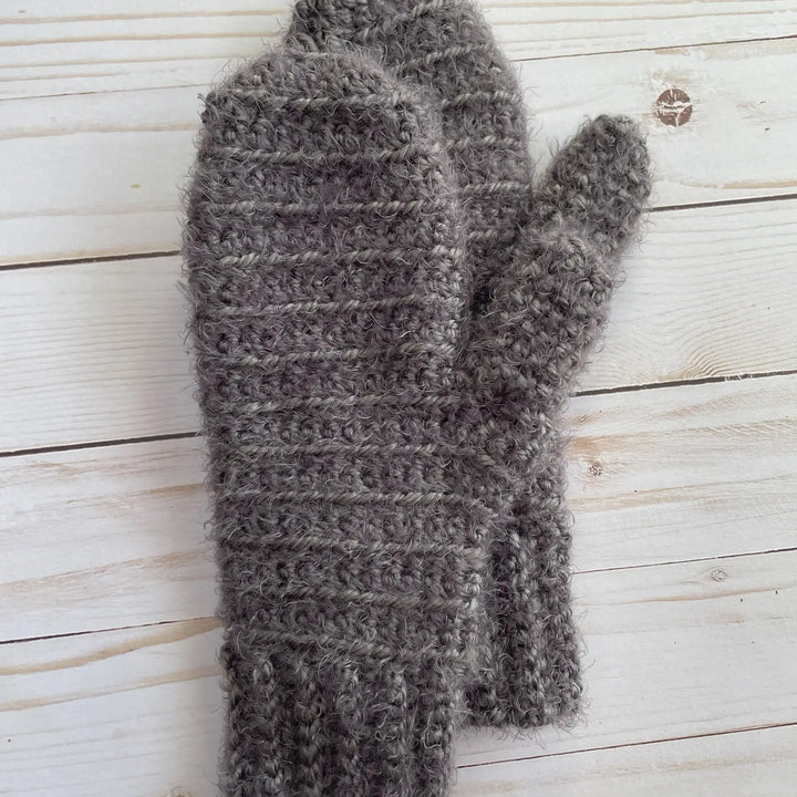 QuietJoy hand-crocheted mittens, grey